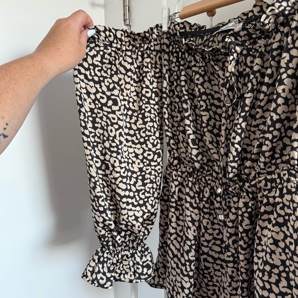Runaway The Label leopard animal print off-the-shoulder romper - 4 (Small) NWOT - Picture 6 of 7